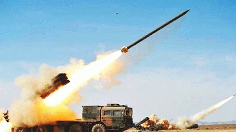 صواريخ باليستية وطائرات حوثية مفخخة تقتل وتصيب 74 يمنيًا بمأرب