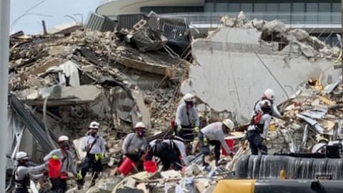 ارتفاع ضحايا مبنى فلوريدا المنهار إلى 16 قتيلًا و147مفقودًا