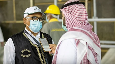 بالصور.. المشاركون في رفع ثوب الكعبة: «شرف عظيم لنا»