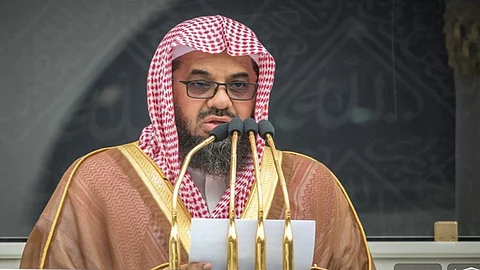 إمام «الحرم» سعود الشريم يعدِّد مميزات «نقد الذات».. والموعد المناسب
