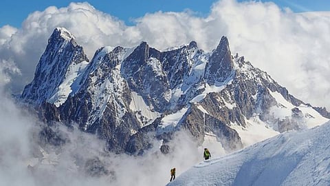 امرأتان تتجمدان حتى الموت فوق قمة جبال الألب