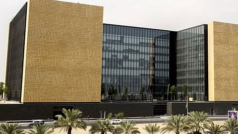 مركز «الحوار» يبحث دمج المهاجرين في أوروبا.. و«بن معمر» يطرح رؤيته