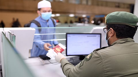 «الجوازات»: ألف ريال غرامة حال انتهاء التأشيرة دون مغادرة المستفيد