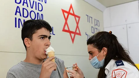 «دلتا بلوس».. طفرة جديدة من «كورونا» تغزو إسرائيل