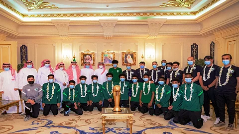 الفيصل يستقبل ويهنئ لاعبي المنتخب السعودي تحت 20 عاما