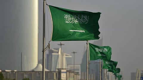 أخبار السعودية.. إعطاء 19 مليون جرعة لقاح.. وأبل تختار الرياض مقرًا
