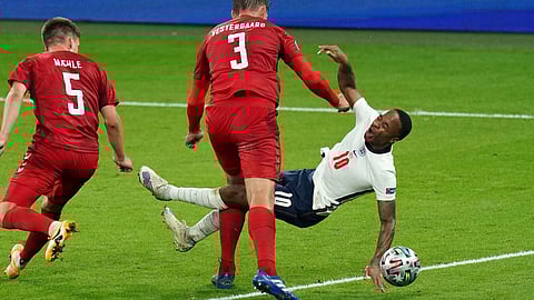 سترلينج يدافع عن شرعية تأهل إنجلترا إلى نهائي يورو 2020