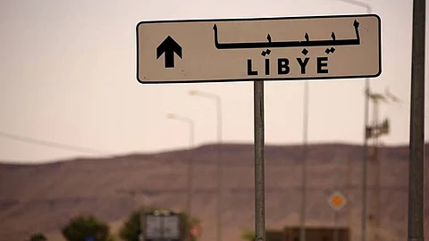 ليبيا تغلق منافذها البرية والجوية مع تونس بسبب كورونا
