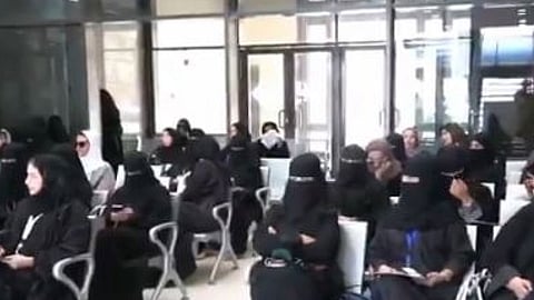 الإطاحة بشخص احتال على سبع نساء في عدد من مناطق المملكة
