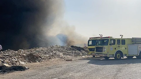 «مدني الرياض» يباشر حريقًا في حشائش بأحد الأودية