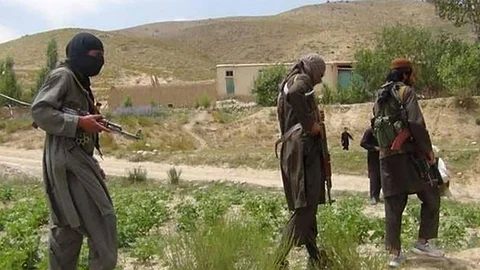 حكومة أفغانستان تنفي سيطرة «طالبان» على معظم البلاد