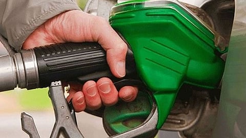 تحديد سقف لأسعار البنزين.. قرار يضع مصلحة المواطنين أولًا