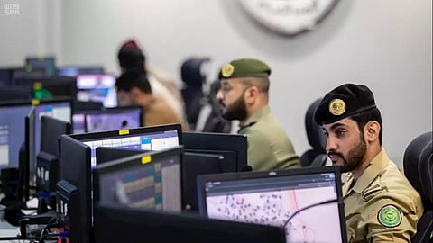 «911»: يجب إفساح الطريق لمركبات الأمن والإسعاف والدفاع المدني