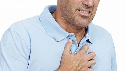 احذر.. ألم الصدر قد يكون علامة على الإصابة بنوبة قلبية