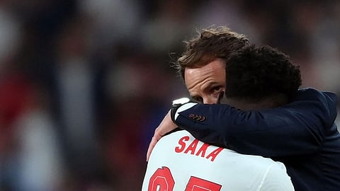 الصحافة الإنجليزية: المنتخب البريطاني كان سيأتي بالكأس.. والدموع للأبطال