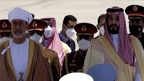 السعودية وعُمان: 4 طرق لحل الأزمة اليمنية سياسيًا