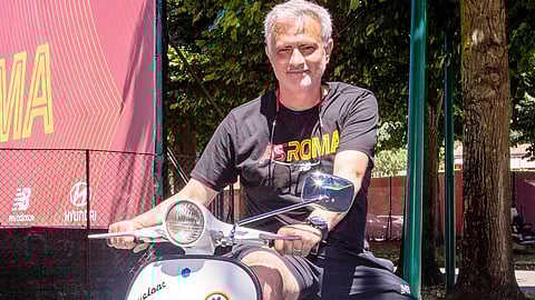 مورينيو يتهم لاعبي إنجلترا بالتهرب من المسؤولية في «يورو 2020»