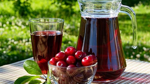 عصير الكرز والجبن يساعدان على التخلص من الأرق