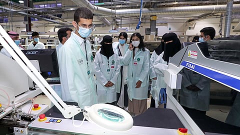 الإلكترونيات المتقدمة تستضيف طلاب «مسك الخيرية» لتهيئة مستقبلهم المهني