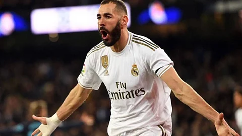 جوارديولا يدفع مانشستر سيتي إلى التعاقد مع بنزيما