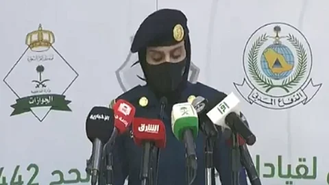 بالفيديو.. عبير الراشد أول جندية تقدِّم المؤتمر الصحفي لأمن الحج