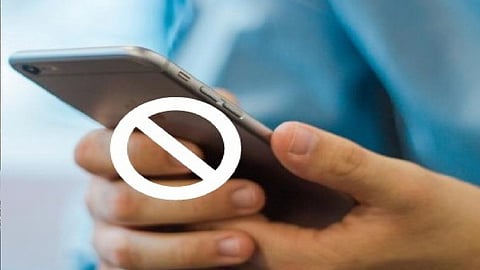 دراسة: استخدام الهاتف لأكثر من 17 دقيقة يوميًّا يزيد خطر الإصابة بالسرطان