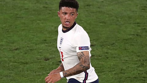 سانشو يعتذر للإنجليز ولا يندهش من الإساءات العنصرية