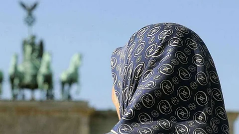 حظر الحجاب في «ظروف معينة» خلال العمل بقرار من محكمة أوروبية