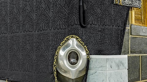 بالصور.. «الحجر الأسود» قطعة من الجنة نزل بها جبريل لـ«النبي إبراهيم»