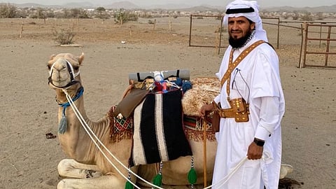 رحالة يقطع 675 كلم على ظهر جمل مرورا  بطرق الحج القديمة