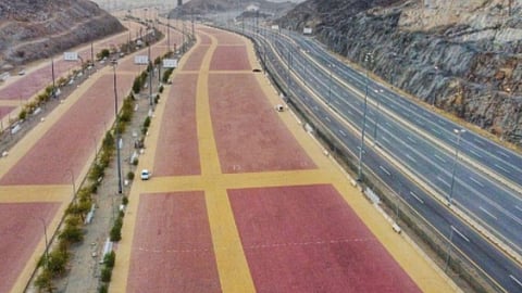 معايير وتقنيات عالمية بطريق المشاة بالمشاعر المقدسة
