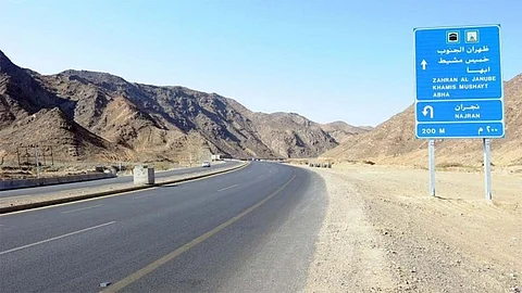 طقس الأحد.. أمطار رعدية وزخات بَرَد على عدة مناطق
