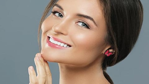 البرونزر.. عصا سحرية للتمتع ببشرة متوهِّجة في الصيف