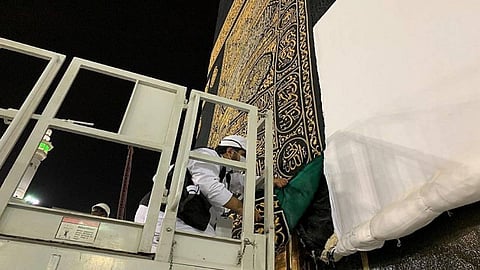 استبدال كسوة الكعبة المشرفة غدًا الاثنين