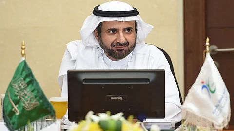 وزير الصحة يهنئ العاملين بالقطاع الصحي: أقدر جهودكم وتضحاياتكم