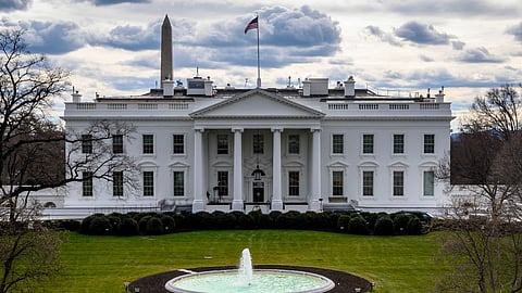 البيت الأبيض يحذِّر من تزايد نقل «الأسلحة الإيرانية» لحزب الله بلبنان