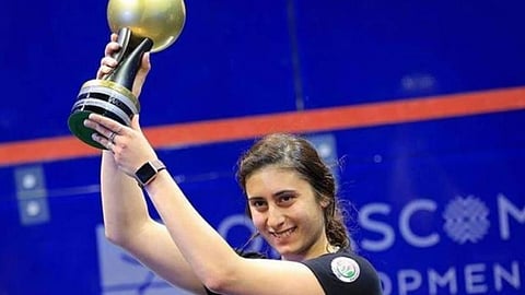 نور الشربيني تهزم نوران جوهر وتتوج ببطولة العالم للإسكواش
