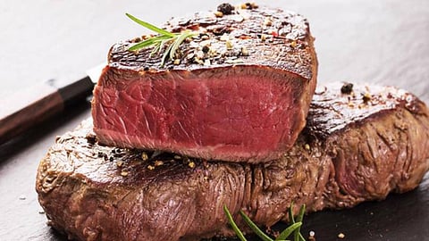 أخصائي: الإفراط في تناول اللحوم يضر كثيرًا بالكلى والكبد