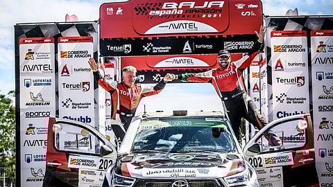 يزيد الراجحي يعتلي منصة التتويج بكأس العالم للراليات الصحراوية القصيرة