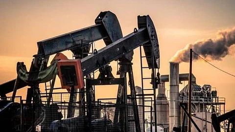 أسعار خام برنت تتراجع إلى 73.60 دولارًا للبرميل