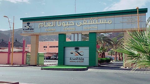 عملية جراحية ناجحة تنهي معاناة مريضة من ورم سرطاني بنجران