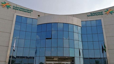 «عمالية الرياض» تنهي قرابة 700 طلب خروج نهائي في 5 أيام