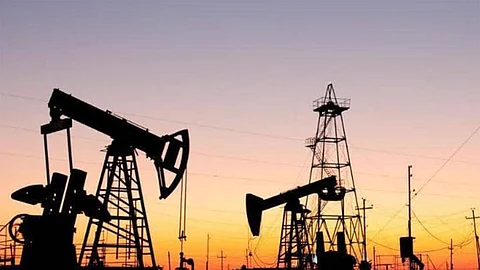 تزايد إصابات كورونا حول العالم يهبط بأسعار النفط