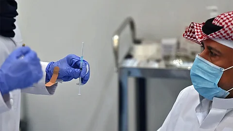 الصحة: يمكن الحصول على لقاح كورونا بعد التعافي مباشرة