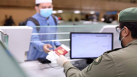 «الجوازات»: السفر بدون تصريح لمن وصل 21 عامًا هجريًا