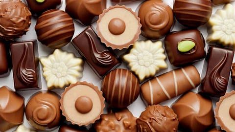 احذر.. قائمة أطعمة ترفع معدل القلق والتوتر