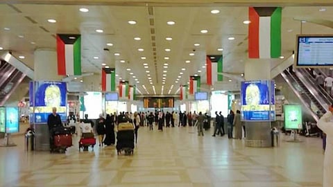 الكويت تبدأ استقبال المسافرين المحصنين من غير مواطنيها