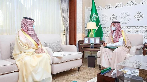 نائب أمير الشرقية يطلع على تقنيات تسهيل عبور المسافرين جسر الملك فهد