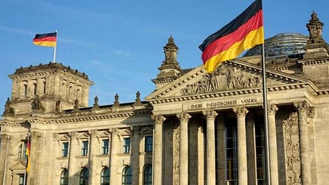 مسن ألماني أمام القضاء بتهمة إخفاء دبابة في منزله