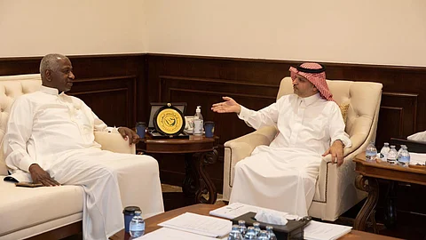 ماجد عبدالله يستعيد ذكرياته داخل النصر.. ويجتمع مع مسلي آل معمر